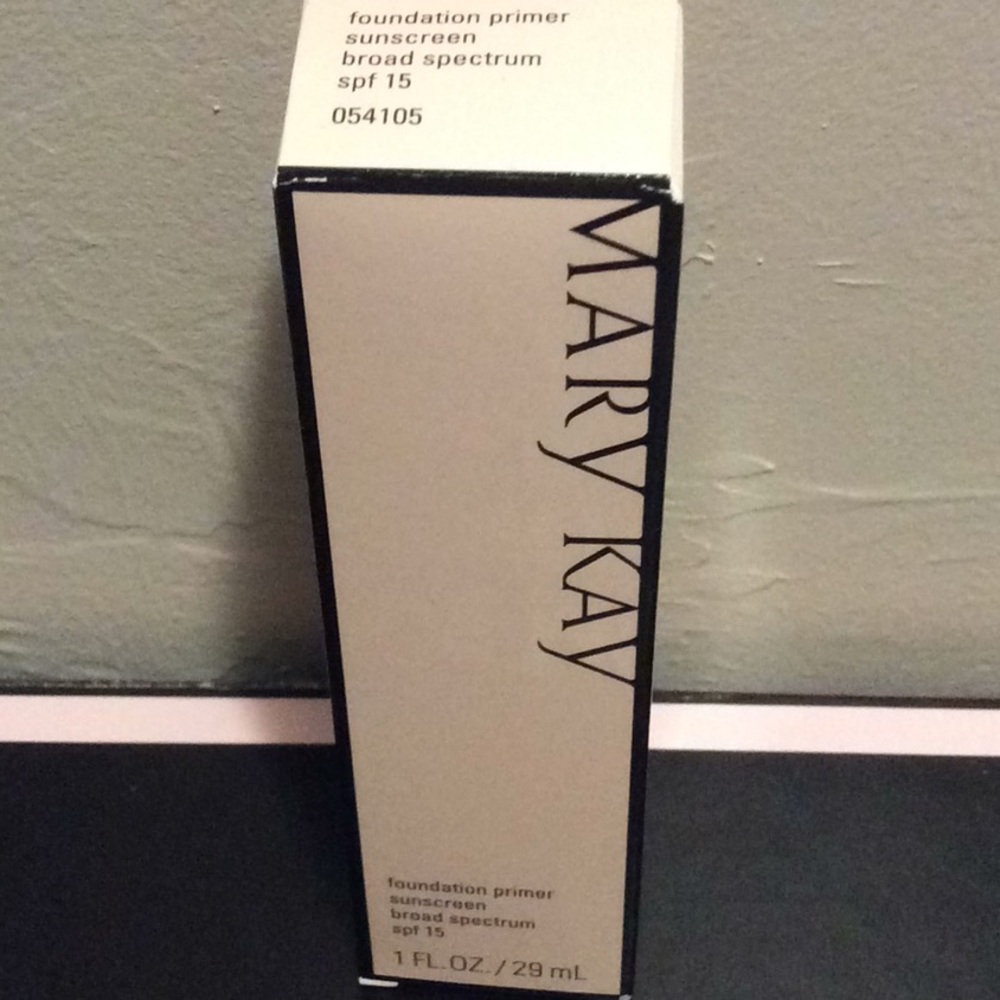 Mary Kay Foundation Primer SPF 15 ~ NEW